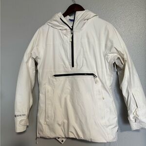 BURTON woman’s White snowboard jacket. XS